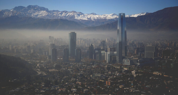 Contaminación en Santiago obliga a declarar Alerta Ambiental para la RM: revisa restricciones aquí