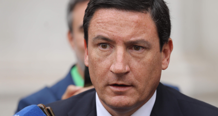Squella (REP) pide unidad en medio de pugna en el oficialismo por AC contra Grau
