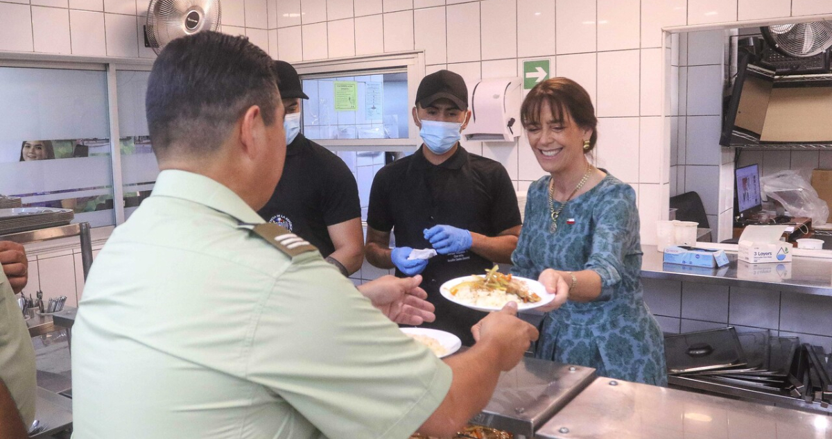Contraloría descarta irregularidades por reparto de comida de Adriasola tras oficio de Manouchehri