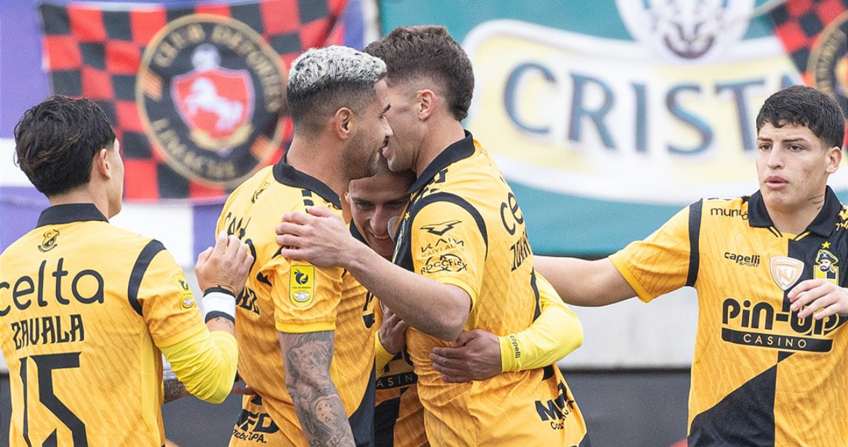 Coquimbo Unido festeja gol de Camargo ante Deportes Limache