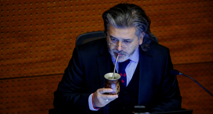 Corte de Apelaciones sobresee y absuelve a juez Urrutia por viajes al extranjero con licencia médica