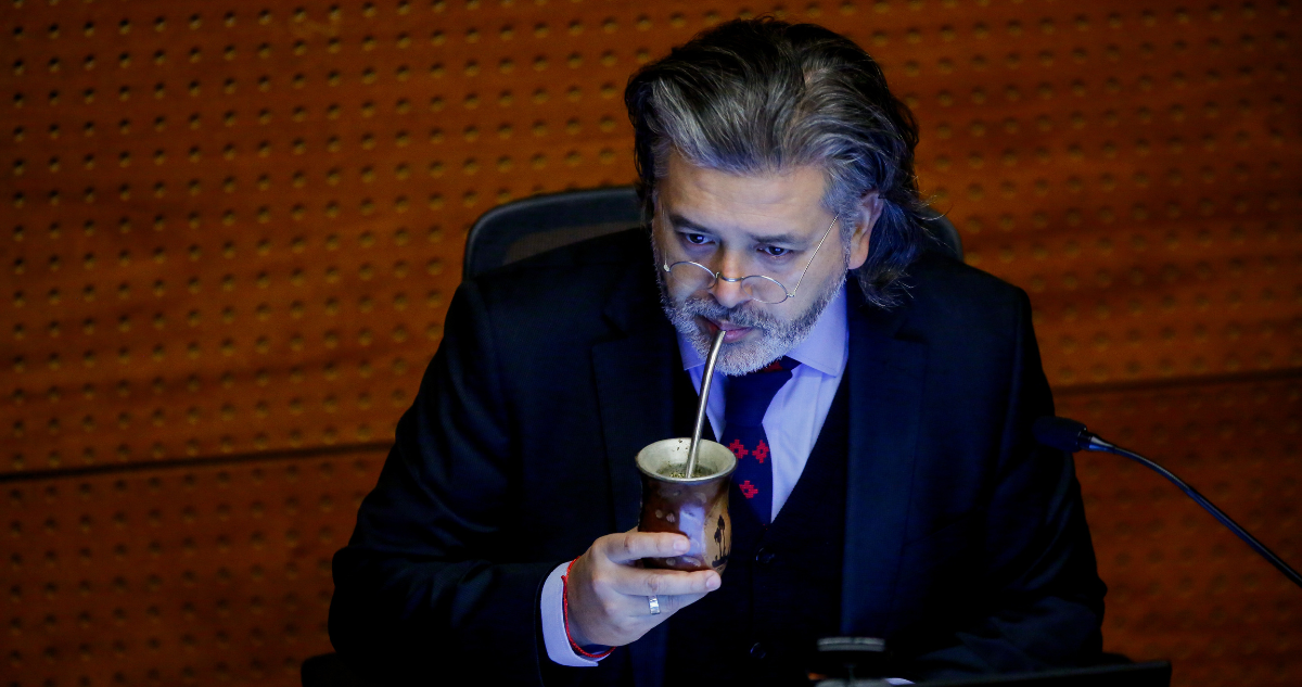 Corte de Apelaciones sobresee y absuelve a juez Urrutia por viajes al extranjero con licencia médica