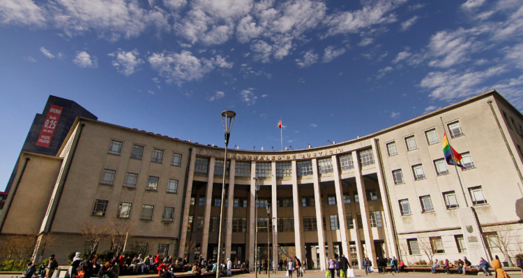Corte decide si Fiscalía puede formalizar a destituido fiscal de Los Ángeles acusado por dos delitos