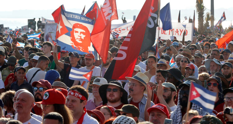 Cuba asegura que no se dejará "amedrentar" por Trump y que los isleños "respaldan la revolución"