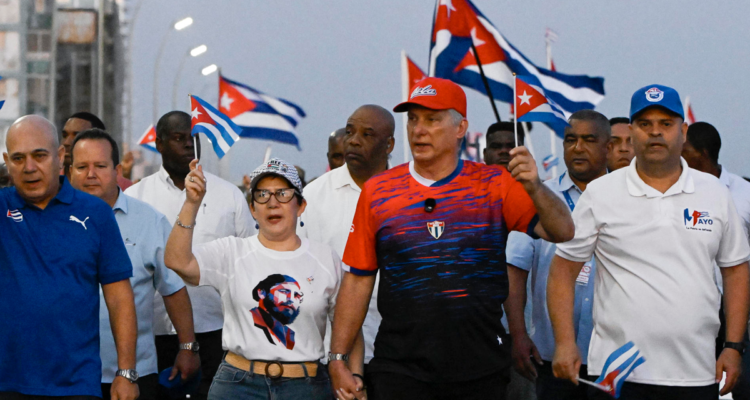 Trump afirmó que "tomará el control de Cuba casi de inmediato" una vez termine el "trabajo" en Irán
