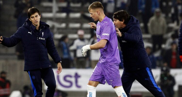Daniel Garnero fue autocrítico por caída de la Uc ante Colo Colo y habló de escandalosa pelea del final