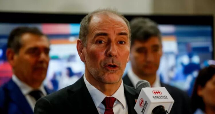 De Grange acusa "irresponsabilidad financiera" por deuda de $30 mil millones en Transportes