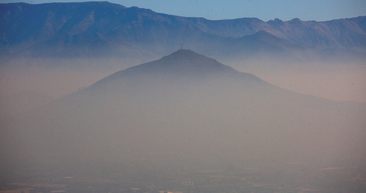 Declaran alerta ambiental en Santiago para este martes: revisa restricción vehicular y prohibiciones