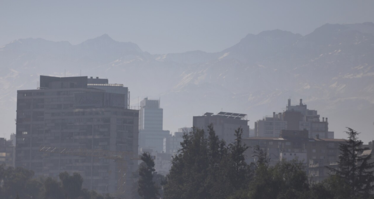 Declaran preemergencia ambiental en Santiago para este lunes por mala calidad del aire