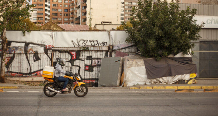 Gobierno da urgencia a proyecto UDI para exigir carnet en delivery de alcohol