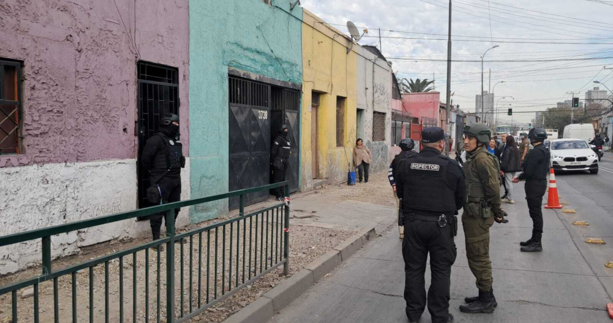 Desalojan inmuebles ligados a drogas y prostitución cerca de jardín infantil en Estación Central