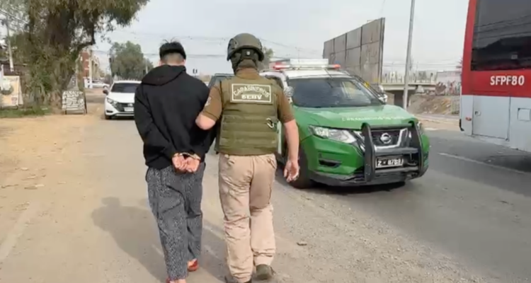 https://media.biobiochile.cl/wp-content/uploads/2026/05/detenido-robo-auto-750x400.png