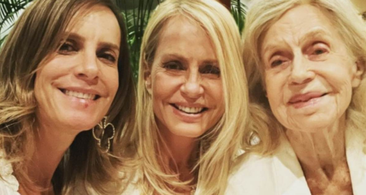 Diana y Cecilia Bolocco con su madre, Rose Marie Fonck
