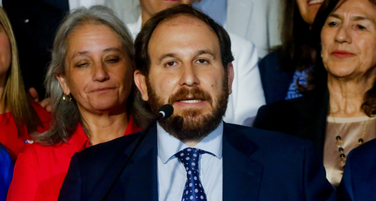 Luksic vuelve a cuestionar recortes en atención primaria de salud y pide certezas al Gobierno