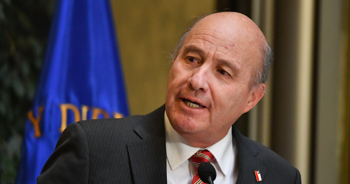 Ministro Quiroz defiende cobro del CAE y descarta intención de eliminar Junaeb