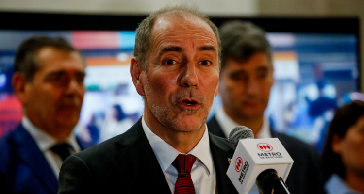 De Grange dice que tasa de escaleras y ascensores con fallas en Metro de Santiago es “bastante baja”