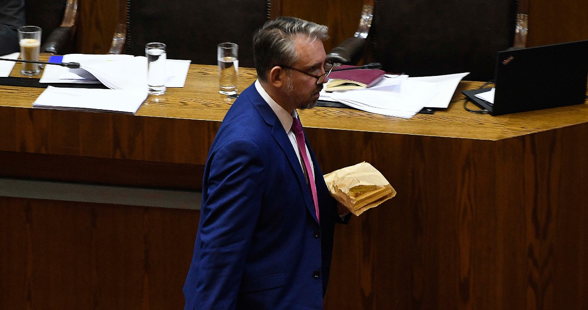 “Omitió información”: fiscalía indaga subsidio “irregular” a pareja de diputado republicano