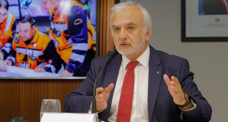 Correos internos de Codelco revelarían que presidente ejecutivo visó gestiones para inflar producción