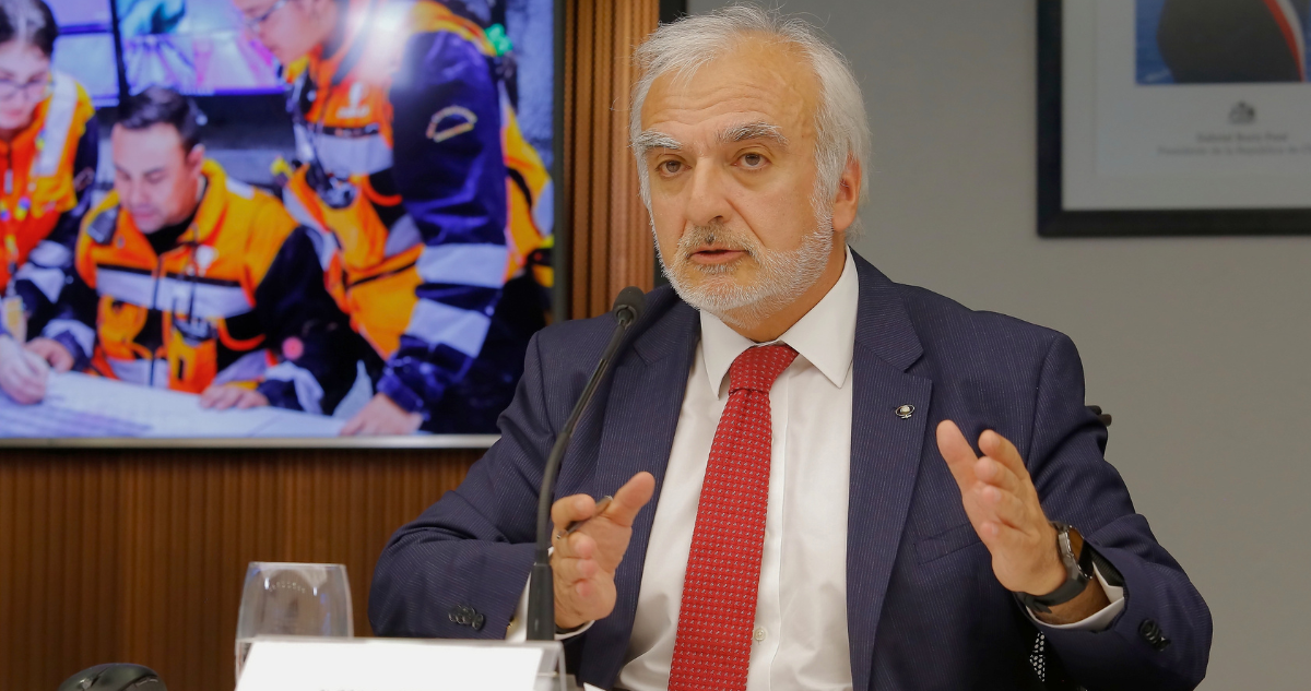 Correos internos de Codelco revelarían que presidente ejecutivo visó gestiones para inflar producción