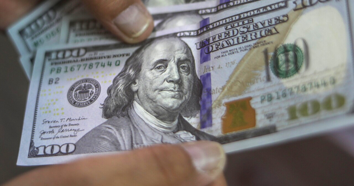 Dólar repunta y amenaza con los $910 luego del desplome del cobre que quita piso al peso chileno