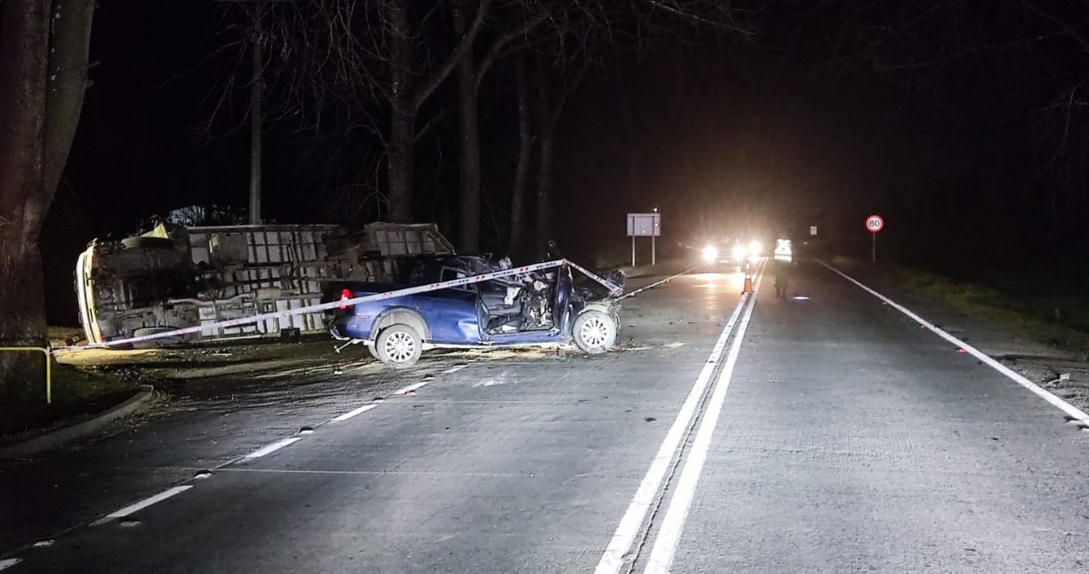 Dos personas heridas de gravedad deja colisión entre camioneta y camión en Puerto Montt