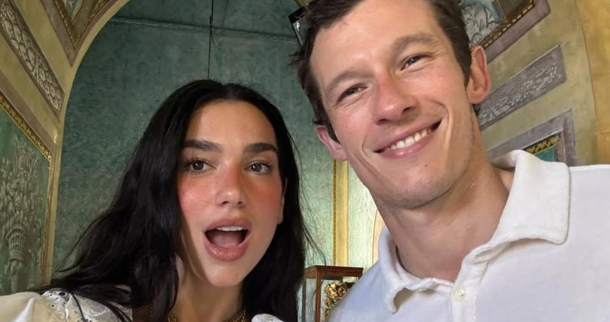 Dua Lipa y Callum Turner.