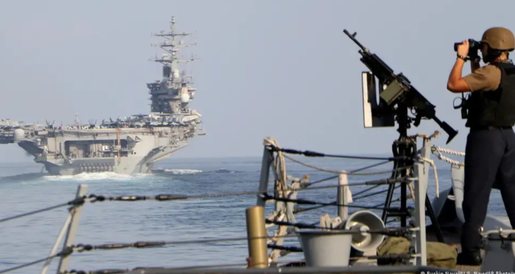 Avión de guerra de EEUU ataca a barco iraní que habría eludido bloqueo en el Golfo de Omán