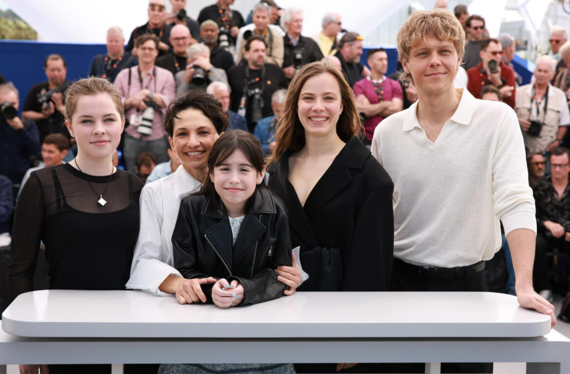 Chile en Cannes 2026: Manuela Martelli posa para los fotógrafos con su intrigante nueva película