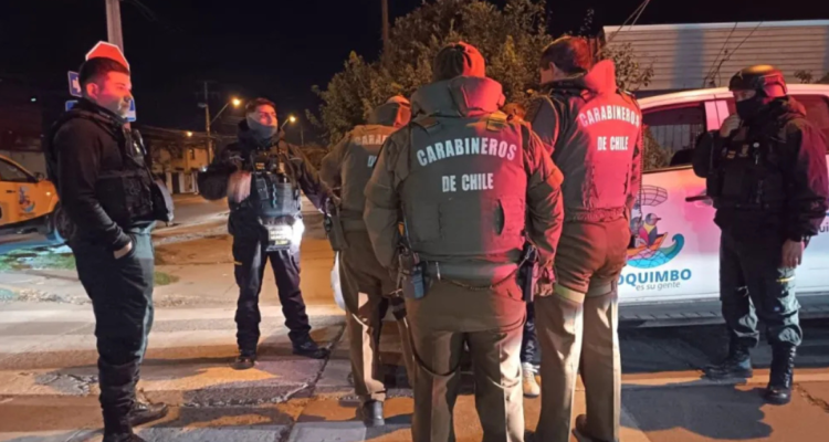 https://media.biobiochile.cl/wp-content/uploads/2026/05/el-dia-por-inspectores-frustran-robo-a-estudiante-y-asalto-a-servicentro-en-coquimbo-750x400.png
