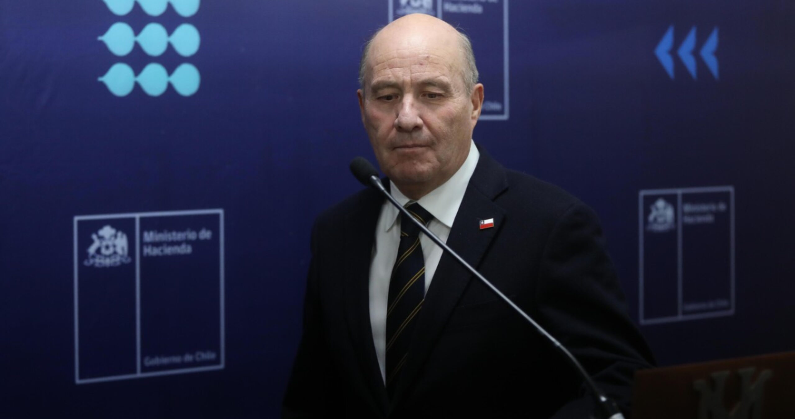 Hacienda admite que podrían endeudarse más ante el panorama fiscal y expertos lanzan advertencias