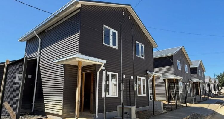 Entrega de viviendas de proyecto Paillao en Valdivia