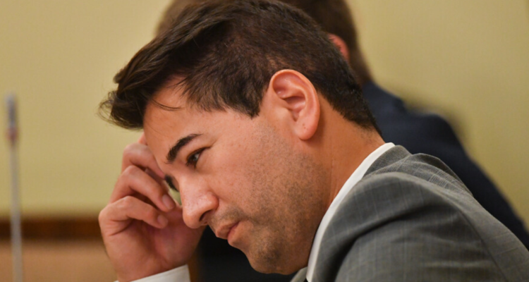 Equipo de Javier Olivares anuncia querella por agresión contra el diputado.