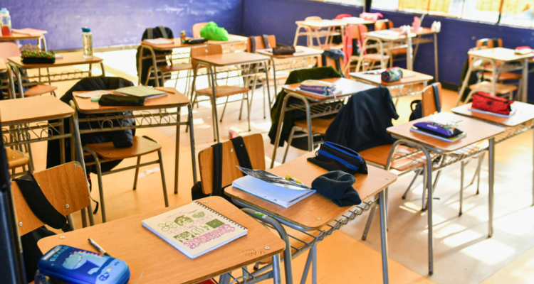 https://media.biobiochile.cl/wp-content/uploads/2026/05/escuelas-protegidas-750x400.png
