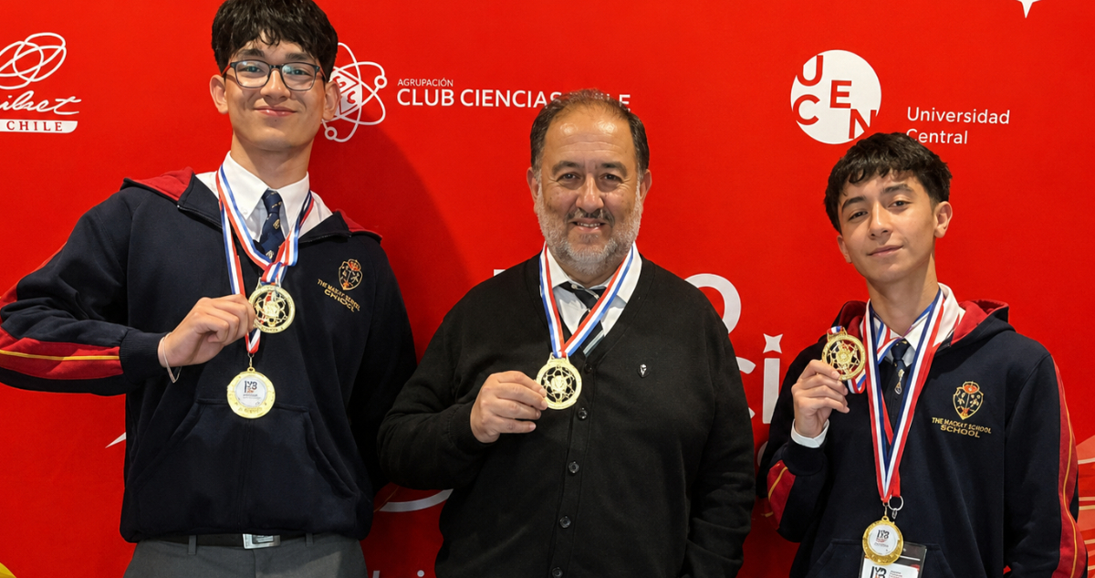 Foto de los estudiantes de Linares que ganaron la medalla de oro