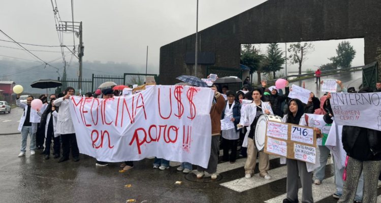 Estudiantes de Medicina USS en Puerto Montt continúan en paro por retiro de beneficio alimentario