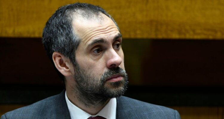 Oficialismo anuncia AC contra exministro Grau por eventual error en proyección de deuda