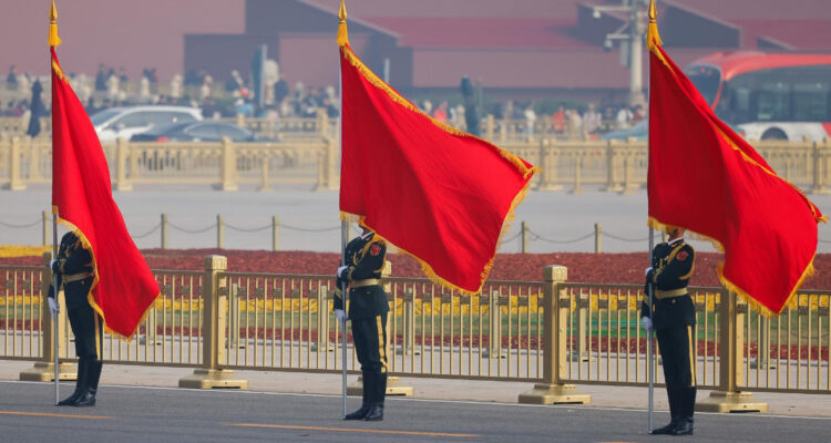 China condena a muerte suspendida a dos exministros de Defensa por corrupción