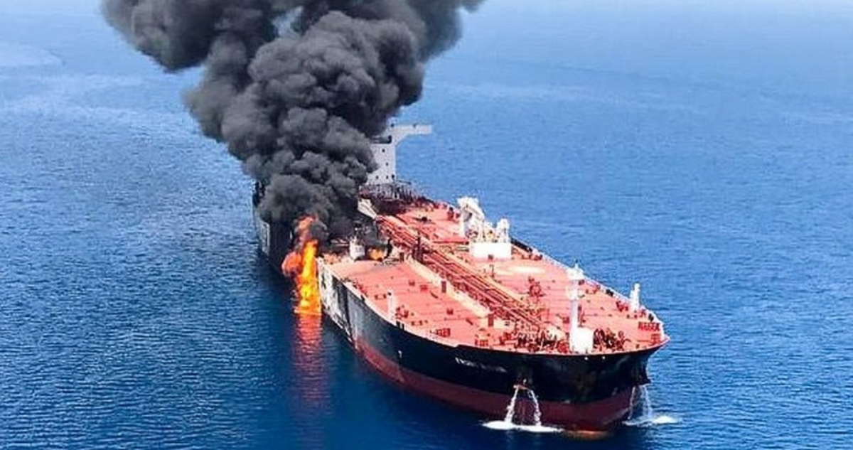 Explosión de petrolero en el golfo de Omán
