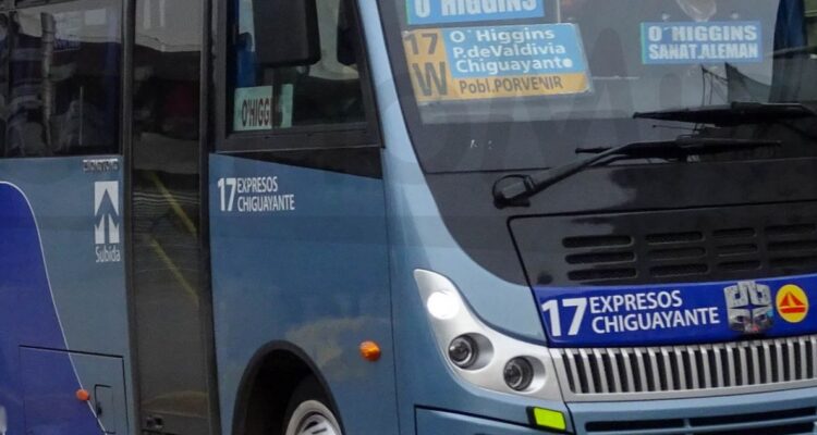 “Les vi su carita”: Chofer de micro defendió a estudiantes y evitó que fueran asaltados en Chiguayante