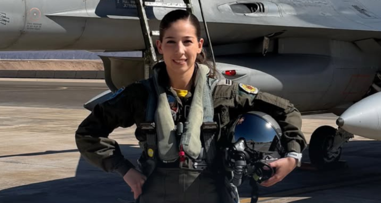 FACh gradúa a la primera mujer piloto de un caza F-16 en el país: “Primera, pero no la última…”