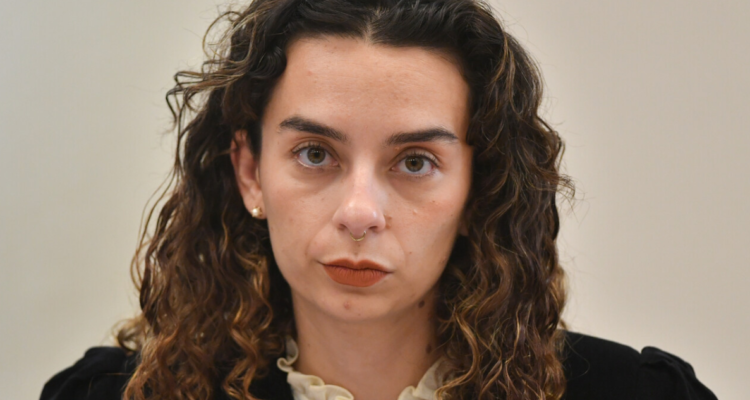 Facultad de Derecho de la U. de Chile rechaza funa con escupos y empujones a diputada Rodríguez