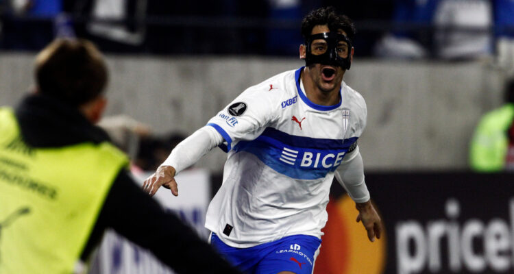 Fernando Zampedri celebra gol en el Universidad Católica Barcelona de Copa Libertadores