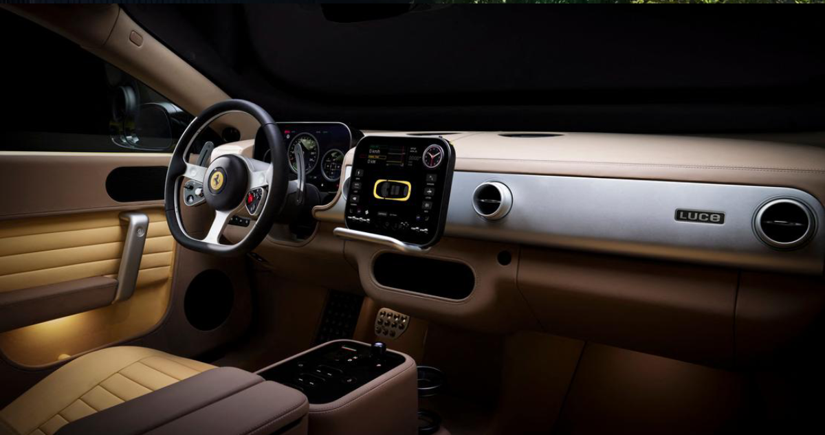 Interior del Ferrari Luce.
