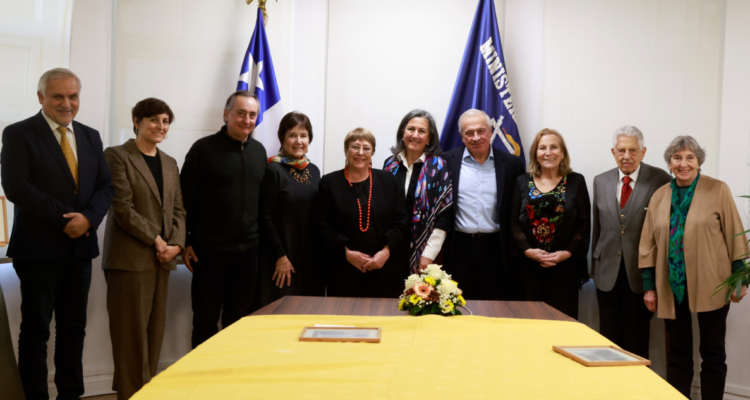 Michelle Bachelet reaparece en encuentro de exministros de Salud encabezado por ministra May Chomalí