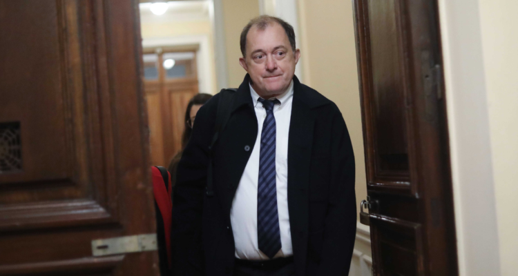 Ministro Poduje afirma que próxima semana inician demoliciones en El Olivar por casas con fallas