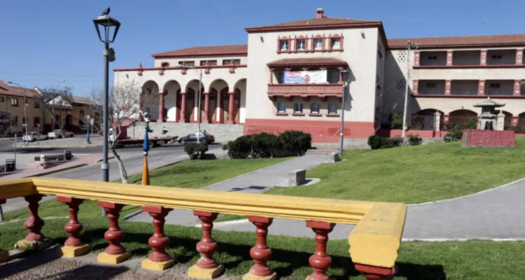 SLEP Elqui anuncia acciones legales por agresión de alumno a docente y asistente en liceo de La Serena
