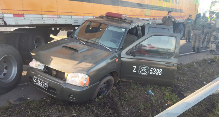 Colisión múltiple entre camines y vehículo de Carabineros genera corte en Ruta 5 en Victoria