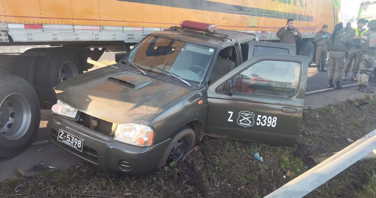 Colisión múltiple entre camines y vehículo de Carabineros genera corte en Ruta 5 en Victoria