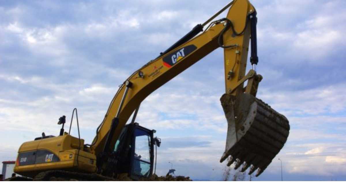 Trabajador muere aplastado por retroexcavadora en San Felipe: conductor no se habría dado cuenta