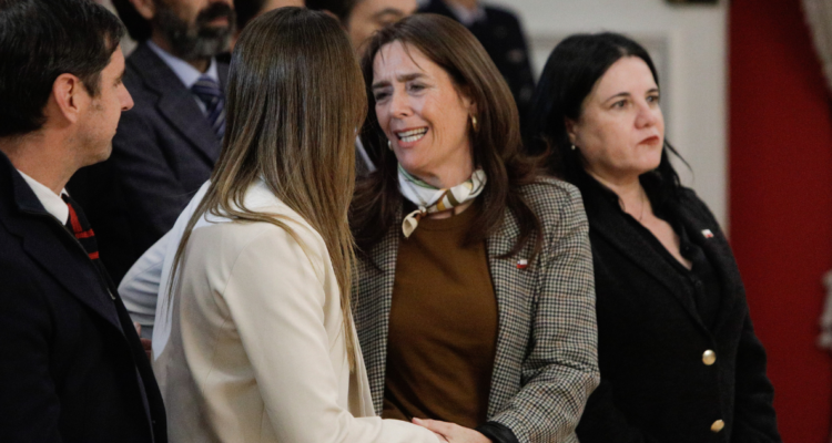 Vodanovic (PS) critica imagen de primera dama con ministras salientes y dice que parecía un funeral